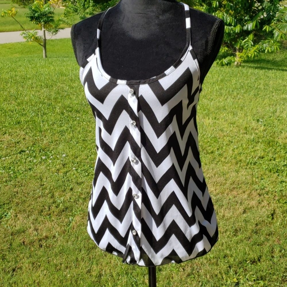 Cute black and white button shirt